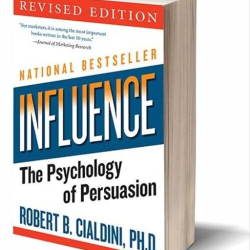 Influence : The Psychology of Persuasion( new cover) Paperback by PhD Robert B. Cialdini